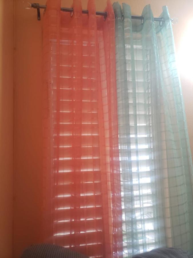Finest Accommodation Renfrew Place 1 Bedroom Apt # 42 New Kgn 4--12 Renfrew Rd คิงส์ตัน ภายนอก รูปภาพ