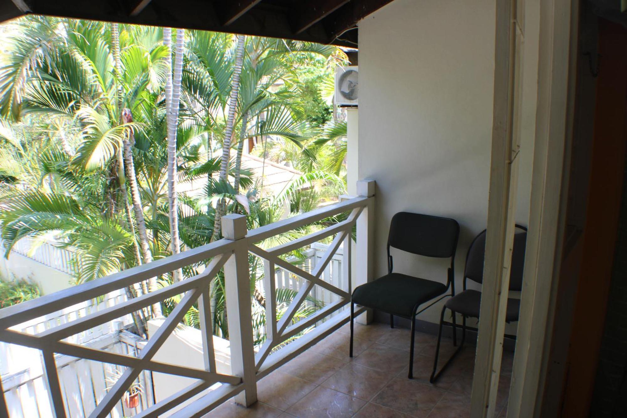 Finest Accommodation Renfrew Place 1 Bedroom Apt # 42 New Kgn 4--12 Renfrew Rd คิงส์ตัน ภายนอก รูปภาพ