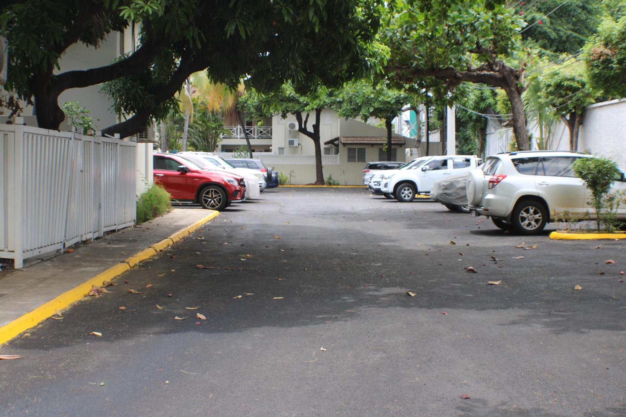 Finest Accommodation Renfrew Place 1 Bedroom Apt # 42 New Kgn 4--12 Renfrew Rd คิงส์ตัน ภายนอก รูปภาพ